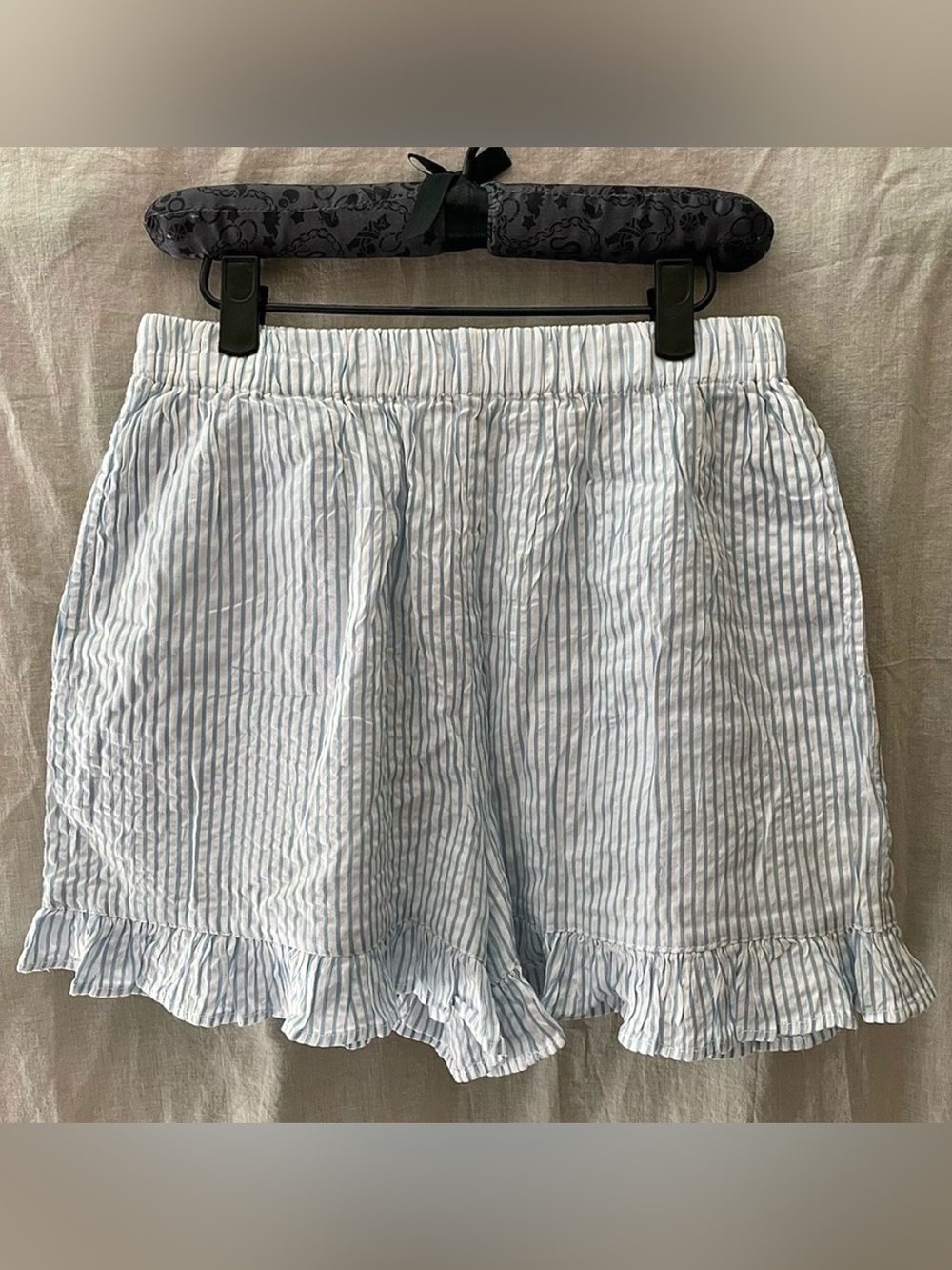 And Now This (Macy’s) Women’s Striped Seersucker Ruffle Hem Shorts (S) NWOT